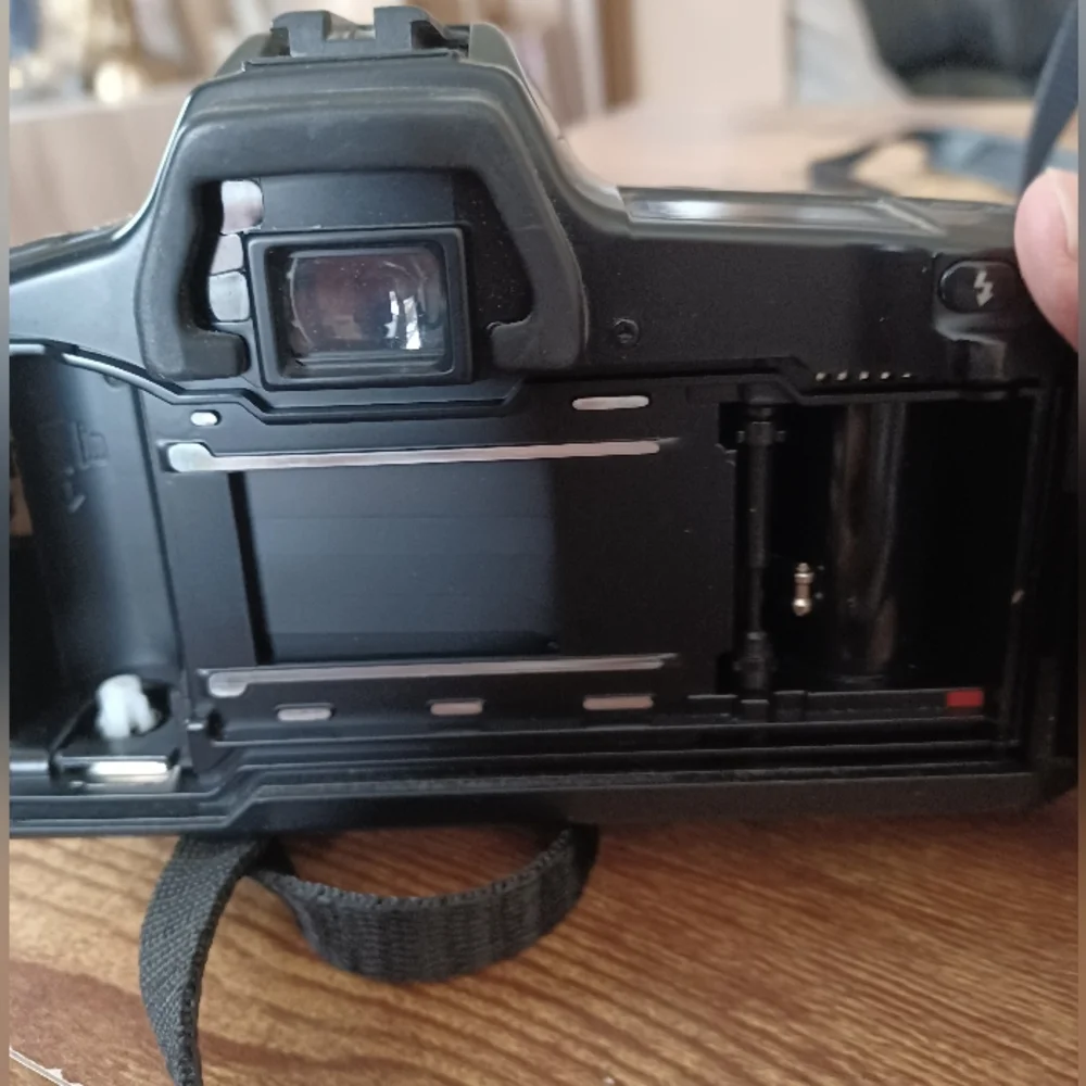 Minolta 3xi w/ Minolta 35-80mm Power Zoom lens